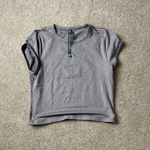Vuori Gray Short Sleeve Tee
